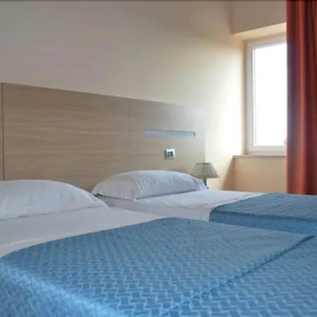 The Queen Hotel 4*