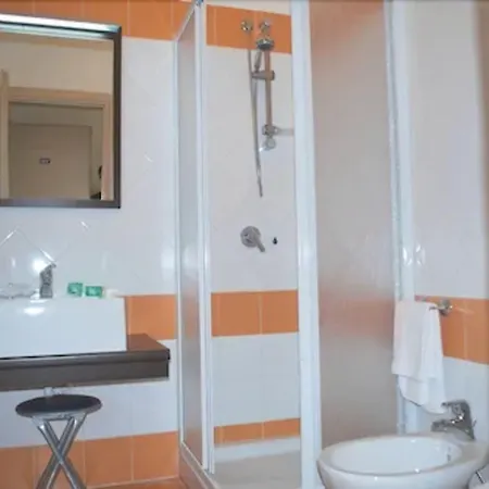 Hotel The Queen 4*