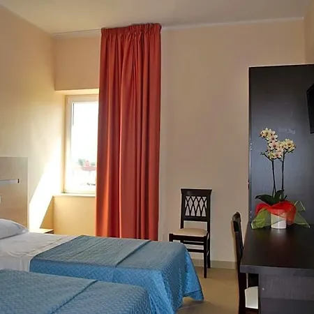 The Queen Hotel 4*