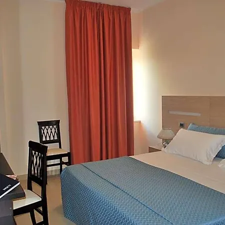 The Queen Hotel 4*