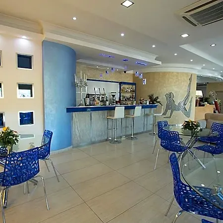 The Queen Hotel