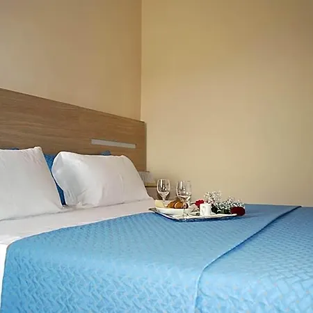 The Queen Hotel 4*