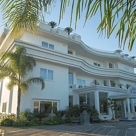 The Queen Hotel