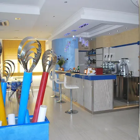 Hotel The Queen 4*