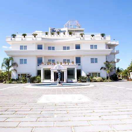 Hotel The Queen 4*