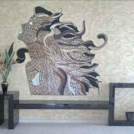 The Queen Hotel