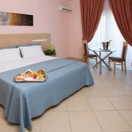 Hotel The Queen 4*