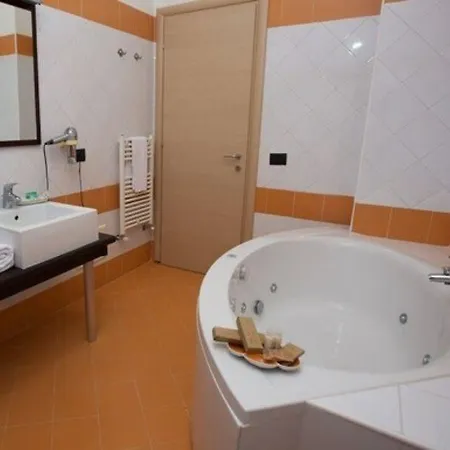 Hotel The Queen 4*
