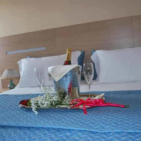 The Queen Hotel 4*