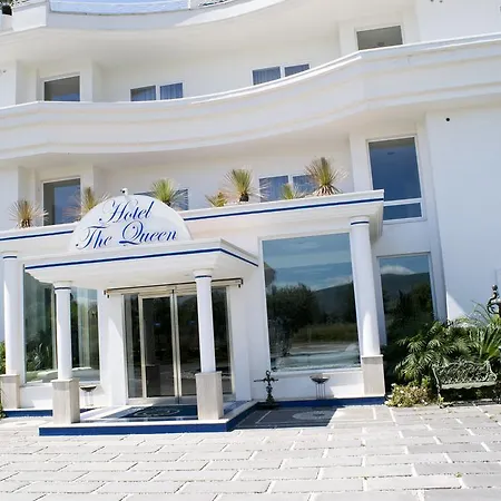 The Queen Hotel