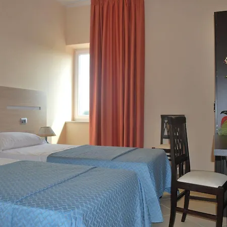 The Queen Hotel 4*
